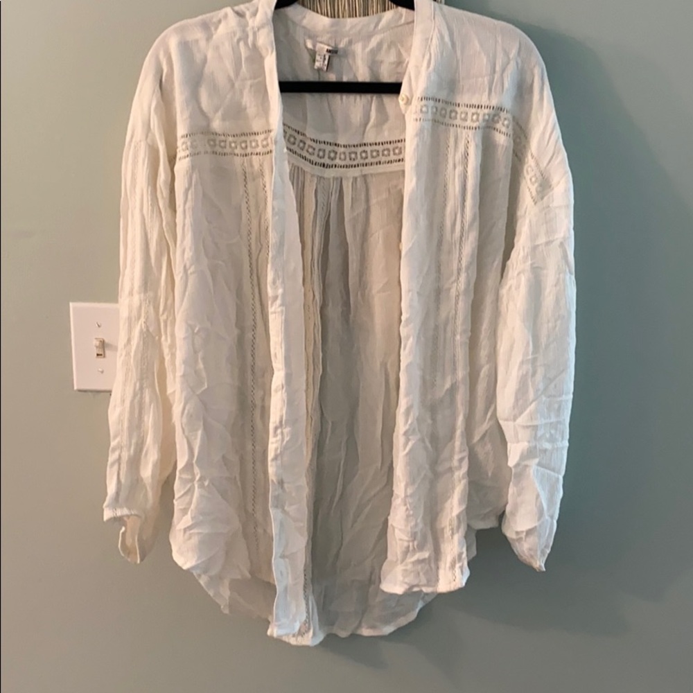 Amuse Society Beautiful White and lace blouse